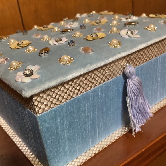 DAISY FUENTES - Gorgeous Blue Jeweled Jewelry Box - Picture 12 of 16